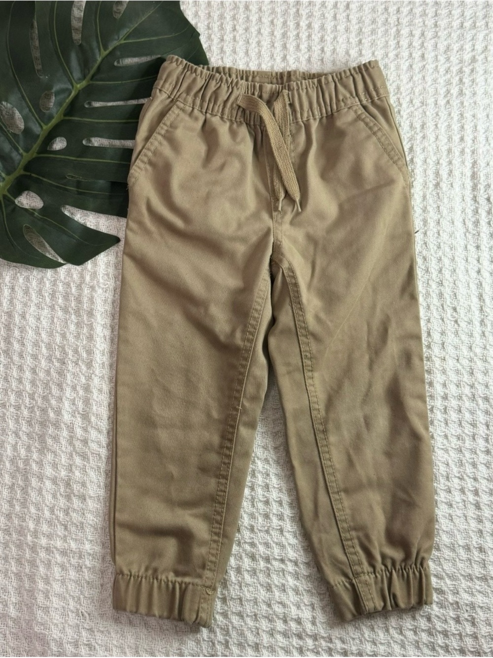 Kids Elastic-Waist Joggers in Tan